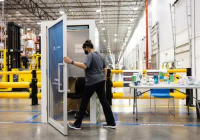 amazon tells warehouse workers close eyes happy thoughts amazon workplace meditation with video