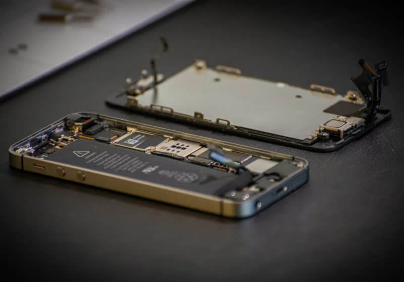 Apple will soon allow iPhone repairs with used parts - Vimarsana News