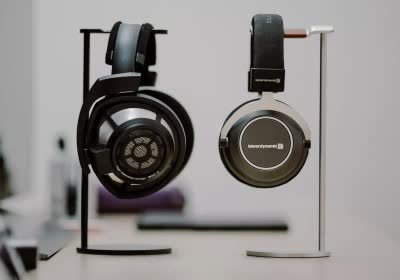 researcher tech audio headphones wearables noise-canceling with video