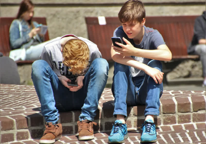 New fMRI study reveals internet addiction physically changes brain chemistry in children 10-19 - Vimarsana News