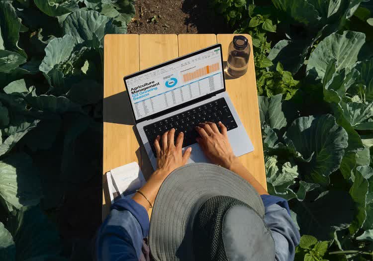 apple macbook pro m4 max with video apple m4 apple silicon thunderbolt