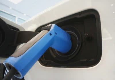 researchers research battery electric cars lithium with video