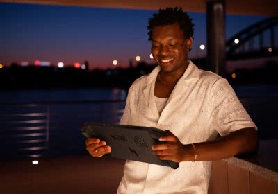 acer nitro blaze handheld