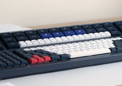 mechanical keyboard with video