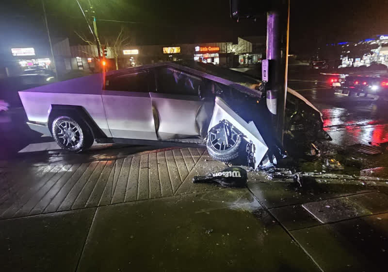 Tesla Cybertruck crashes into pole while using latest Full Self-Driving software