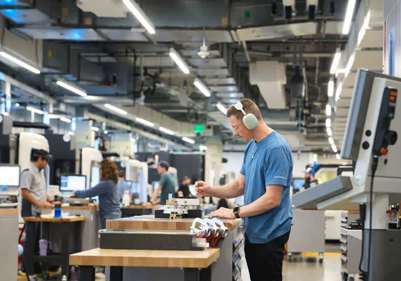 Apple announces $500 billion investment in US manufacturing amid Trump tariff concerns