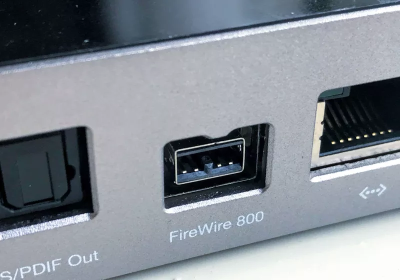 The "USB killer" is dead: Apple drops FireWire support in macOS 26