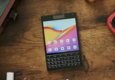 unihertz titan blackberry-style android blackberry qwerty kickstarter crowdfunding titan unihertz with video
