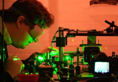 holographic 200tb storage startups holograms tape data center magnetic