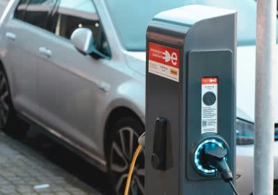 battery tech promises mile lifespan charges minutes battery electric cars