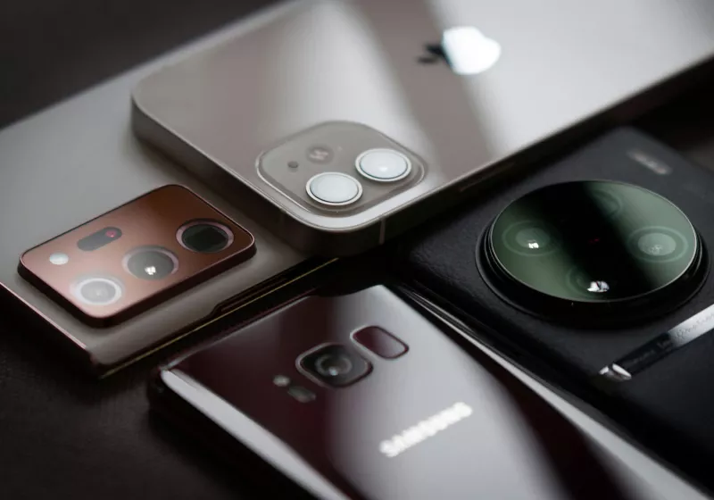 Global smartphone shipments rose 2% in 2025, with Apple taking the top spot