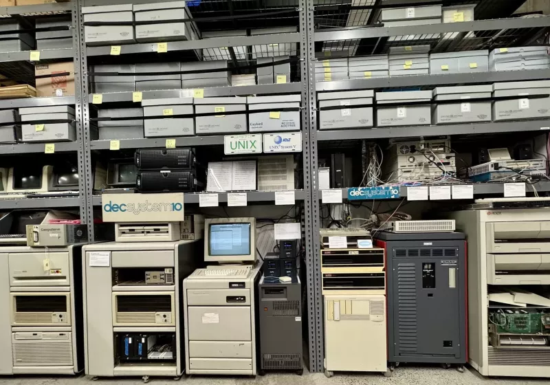 The Interim Computer Museum puts 28 classic computer systems on the internet