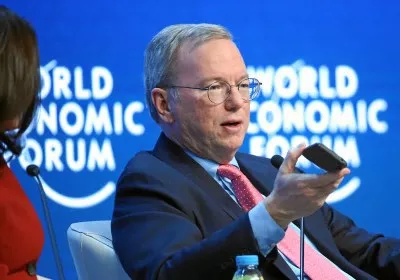 -google ceo eric schmidt eric schmidt students protest with video