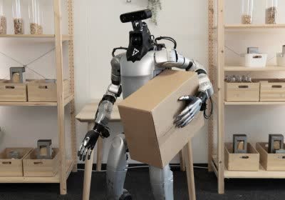 robots training with video