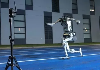 official man outrun robot overlords robots unitree china with video