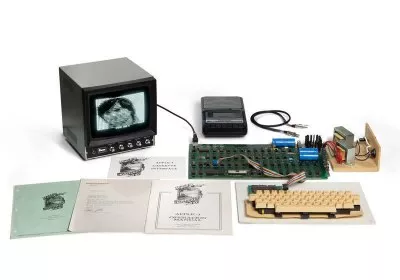 apple-1 steve wozniak york apple auction bonhams motherboard