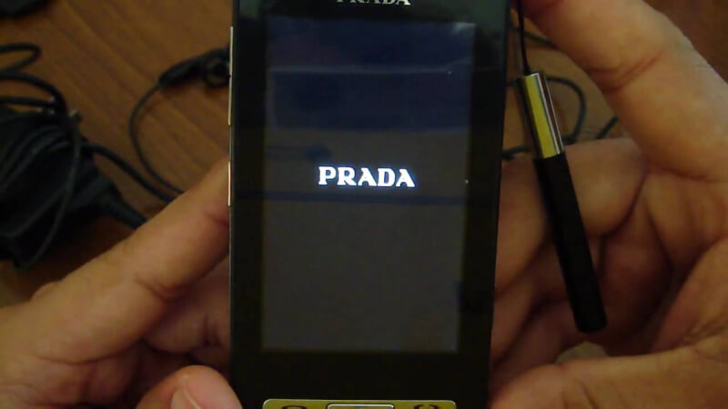 when was the first touch screen mobile phone released